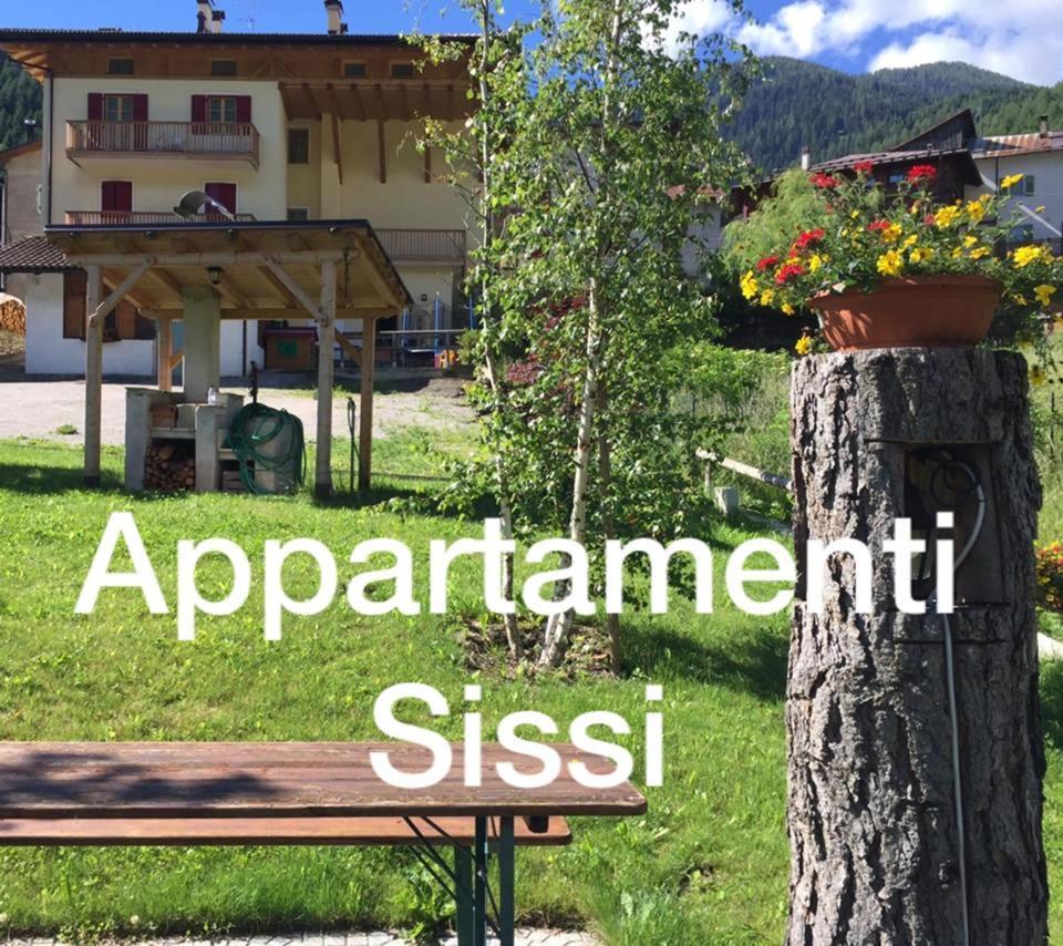 Appartamenti Sissi コンメッツァドゥーラ エクステリア 写真